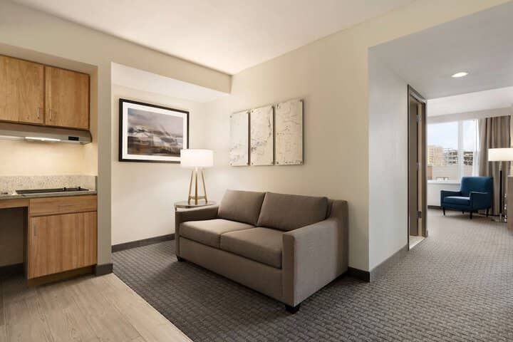 Room 19 of 48